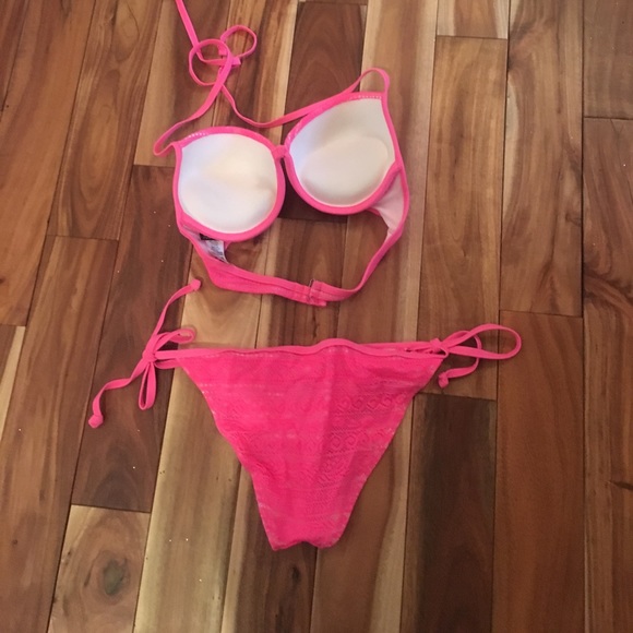 Hot pink bikini - Picture 2 of 2